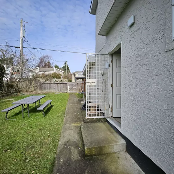 White Rock, BC V4B 4Y7,991 STAYTE ROAD