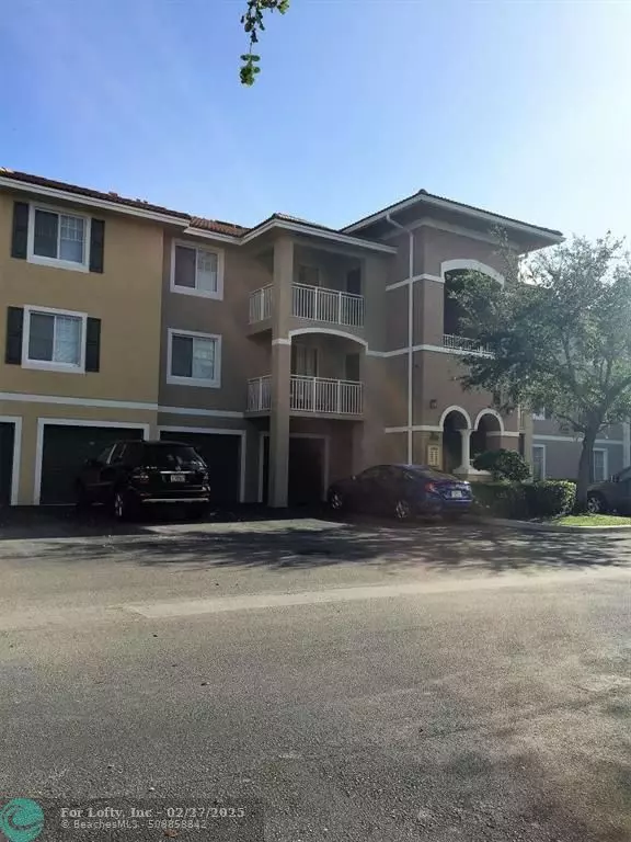 West Palm Beach, FL 33411,6466 Emerald Dunes Dr  #107