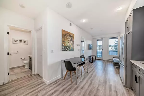 4138 University AVE NW #216, Calgary, AB T3B 6K3