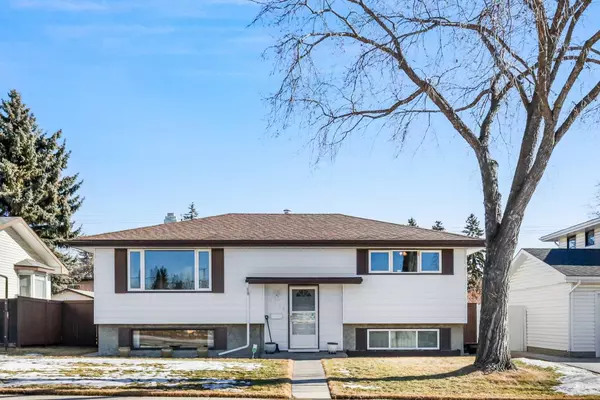 6028 Dalgetty DR Northwest, Calgary, AB T3A 1J3