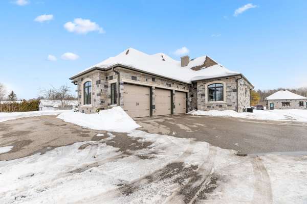 20111 Bathurst ST E, East Gwillimbury, ON L9N 1N3