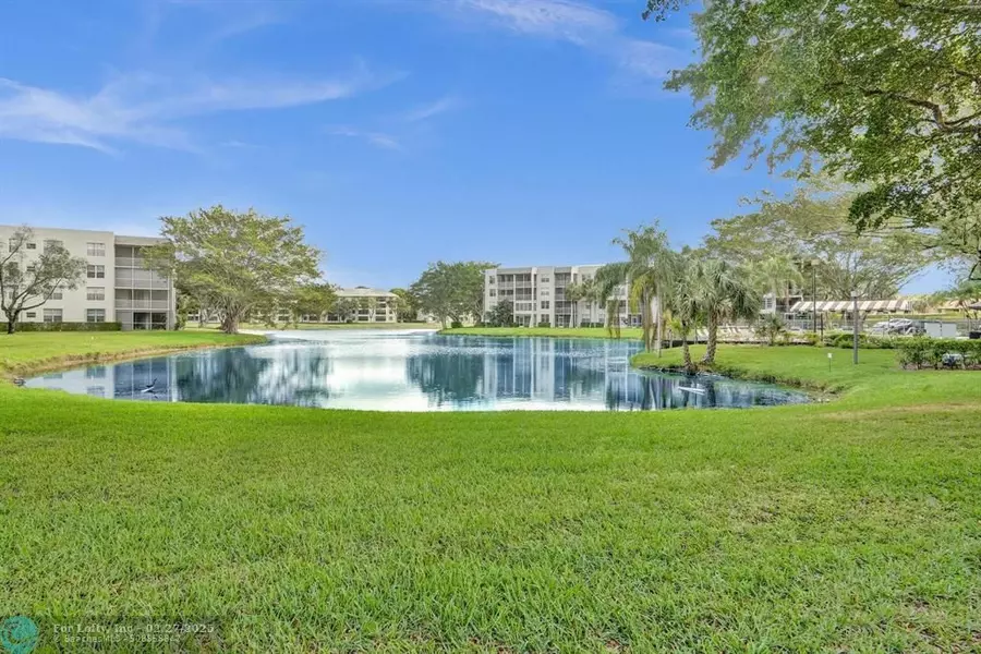 9340 Lagoon Pl  #209, Davie, FL 33324