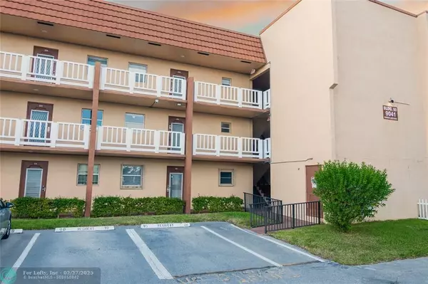 Sunrise, FL 33322,9041 Sunrise Lakes Blvd  #206