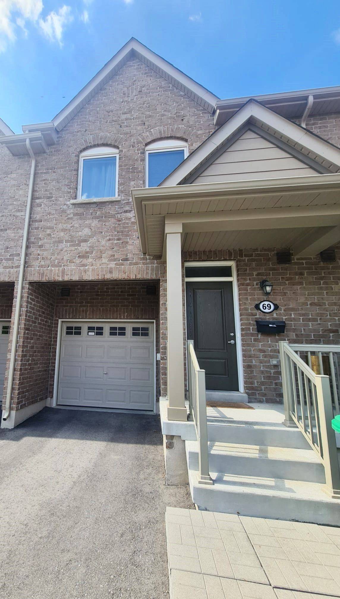 Brampton, ON L6Y 1N9,50 Edinburgh DR #69