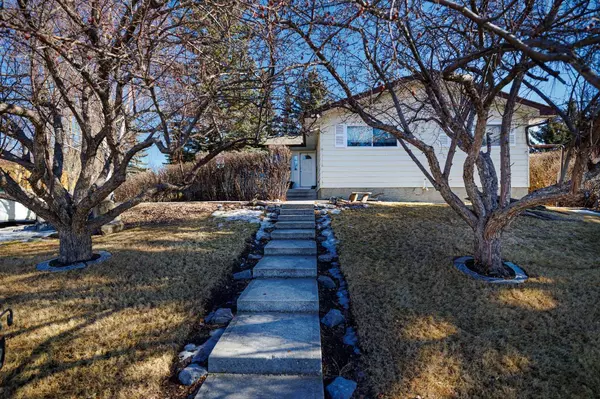 Calgary, AB T3B 4A9,132 Silver Valley Rise Northwest