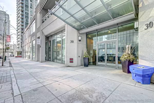 Toronto C01, ON M5J 3A4,30 Grand Trunk CRES #1203