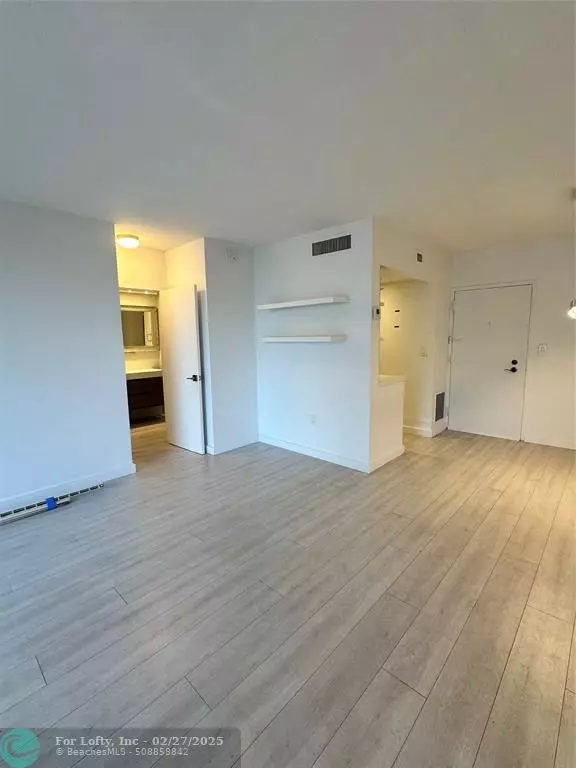 Miami Beach, FL 33139,800 West Ave  #637