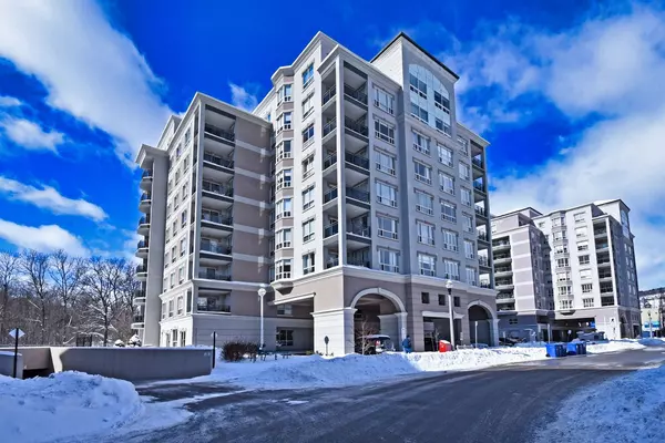 3000 Creekside DR #304, Hamilton, ON L9H 7S8