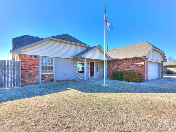 4524 Deer Creek Court, Yukon, OK 73099