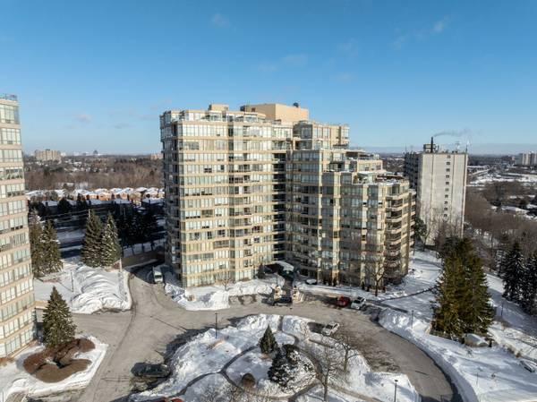 20 Guildwood Pkwy #910, Toronto E08, ON M1E 5B6