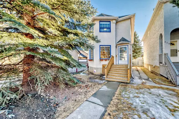 213 28 AVE NW, Calgary, AB T2M 2K5