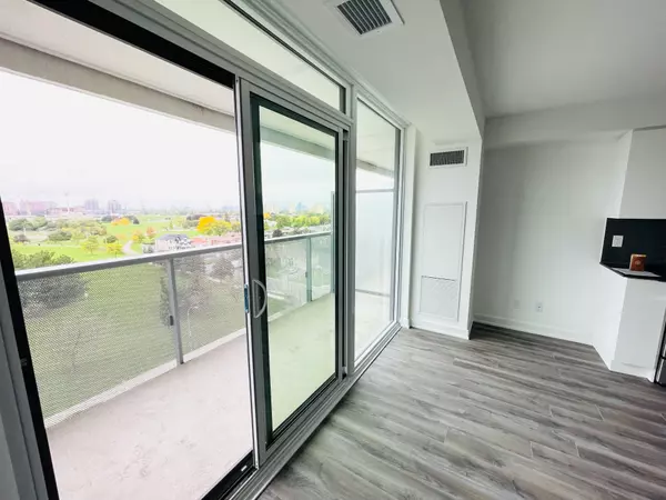 Toronto C04, ON M6A 0B3,120 Varna DR #1007