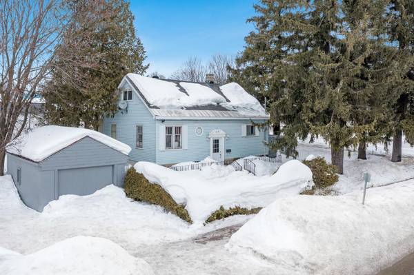 335 Moffat ST, Orillia, ON L3V 4E9