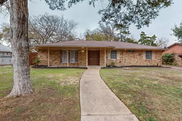 201 Woodhaven Drive, Desoto, TX 75115