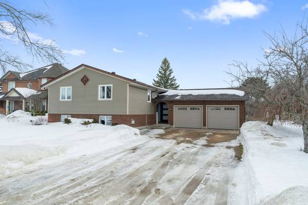 4 Manor Wood CRES, Kincardine, ON N2Z 1C1