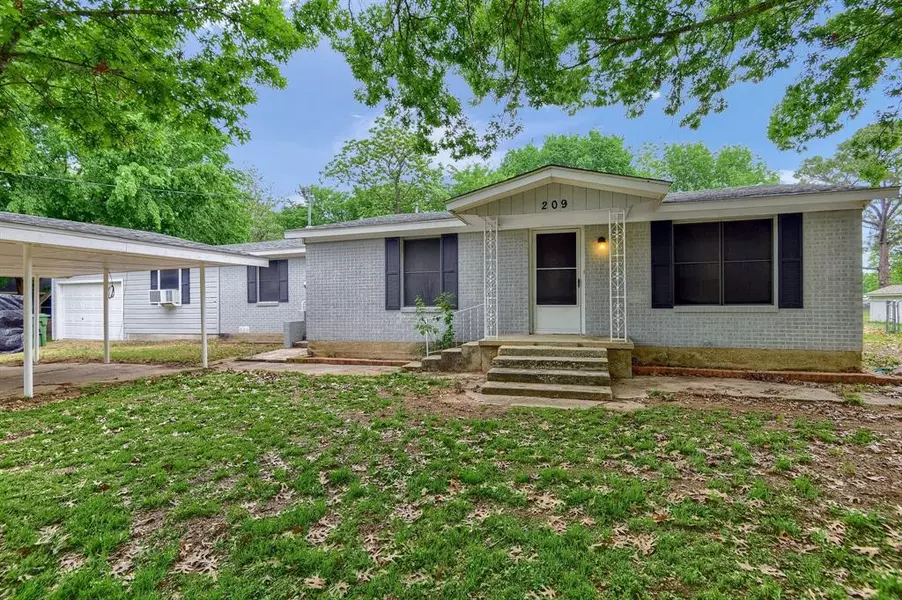 209 E Woodland Street, Collinsville, TX 76233