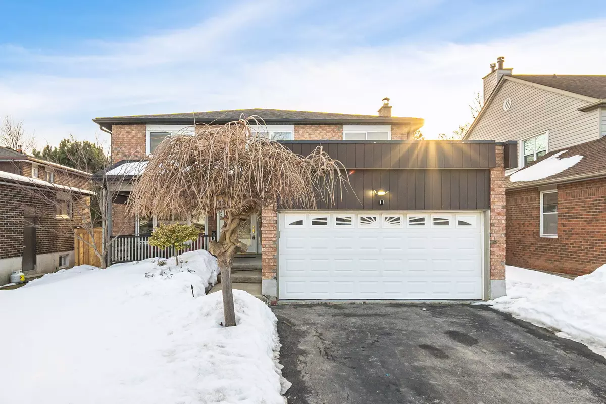 Mississauga, ON L5C 3B2,2522 Parmeer DR