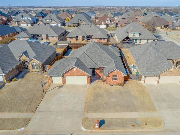 925 Tea Rose Drive, Yukon, OK 73099