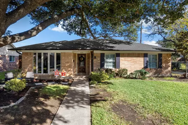 904 Vinecrest Lane, Richardson, TX 75080