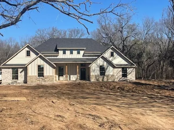 1124 Paradise Parkway, Poolville, TX 76487