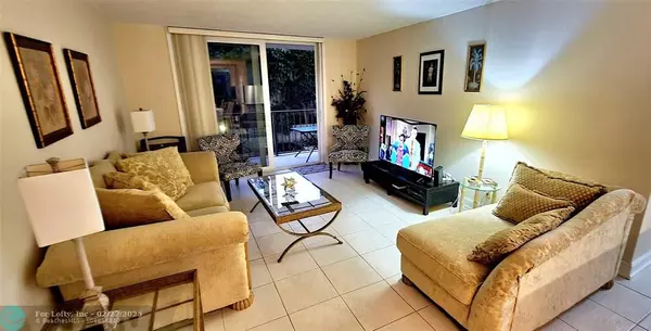 Pompano Beach, FL 33062,1009 N Ocean Blvd  #211