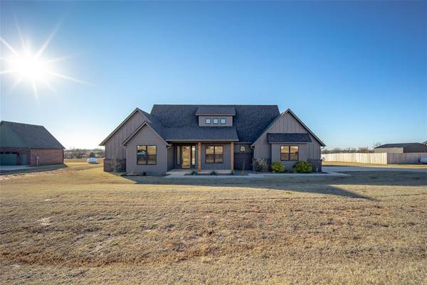 2541 Two Socks Run, Guthrie, OK 73044