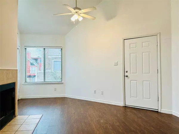 Dallas, TX 75243,9829 Walnut Street #209