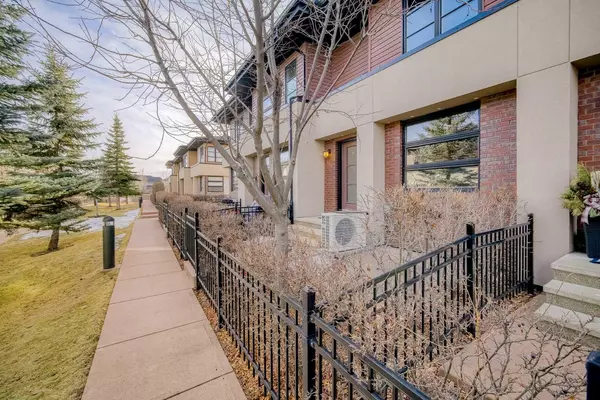 169 Aspen Hills Villas Southwest, Calgary, AB T3H 0H8