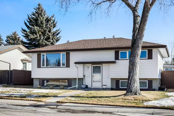 Calgary, AB T3A 1J3,6028 Dalgetty DR Northwest