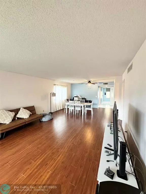 Weston, FL 33326,182 Lakeview Dr  #204