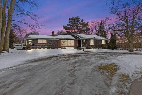 51 Lakeshore RD, St. Catharines, ON L2N 2T3