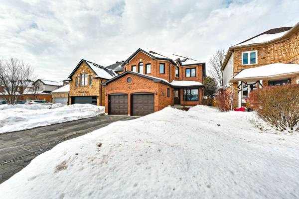 5 Chatsworth CRES, Hamilton, ON L8B 0N6