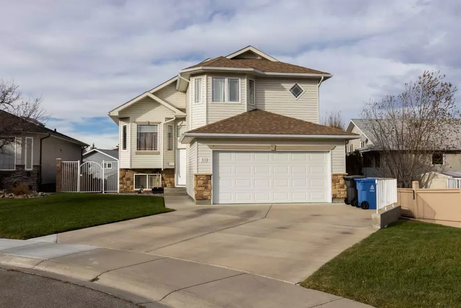 24 Erminebend PL North, Lethbridge, AB T1H 6R8