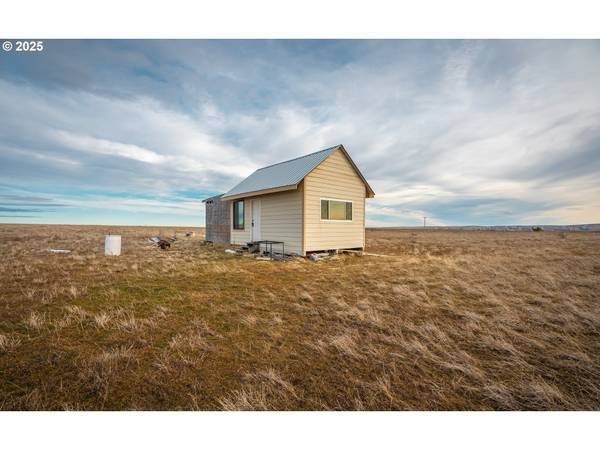 380 HARMS RD, Centerville, WA 98613