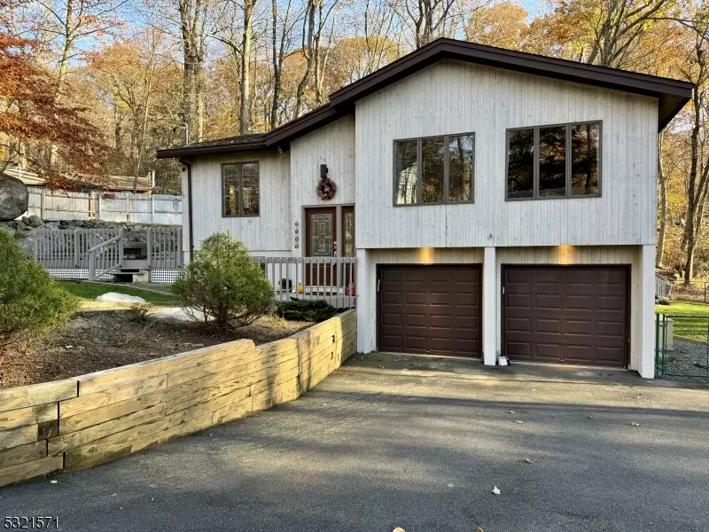 26 Glen Cove Rd, Byram Twp., NJ 07821