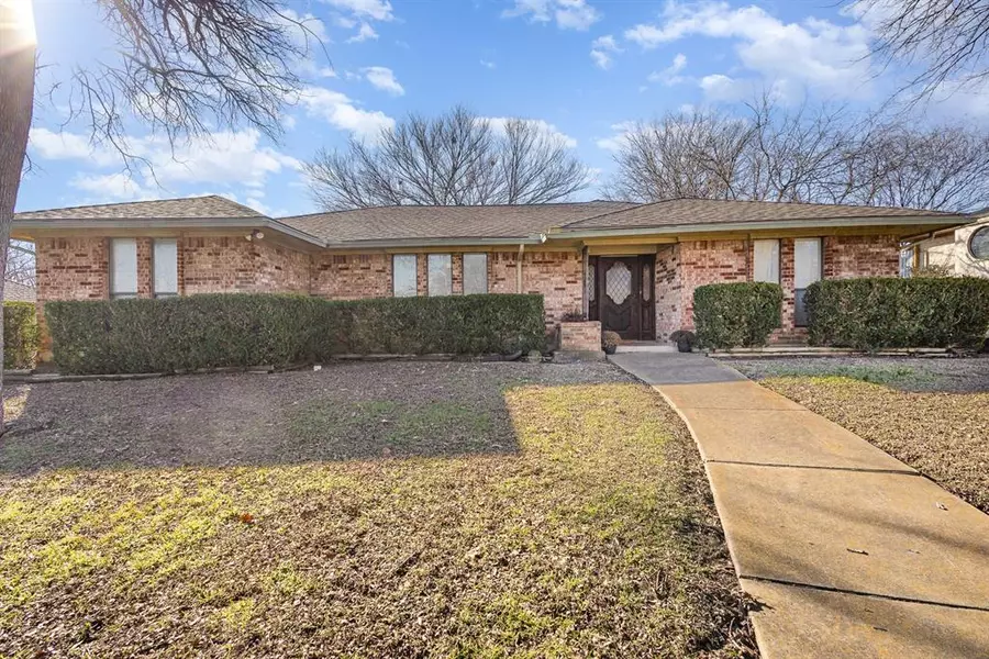 1305 Egyptian Way, Grand Prairie, TX 75050