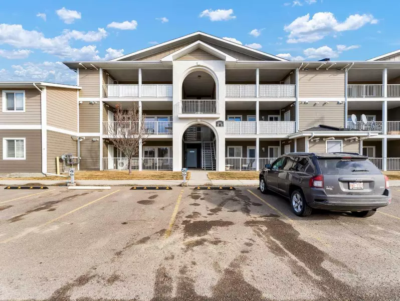 303 Southlands Pointe Southeast, Medicine Hat, AB T1B0M5