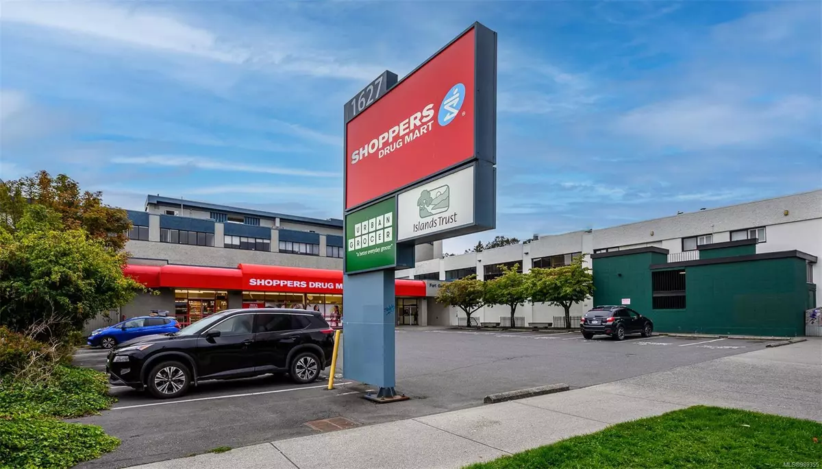 Victoria, BC V8R 1H8,1627 Fort St #355
