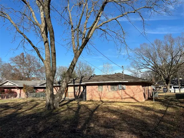 Gainesville, TX 76240,609 Melody Lane