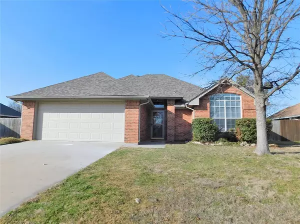 208 White Wing Drive, Krum, TX 76249