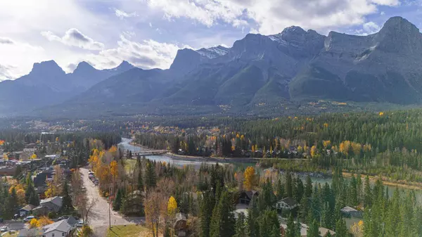 Canmore, AB T1W 1Z5,1005 9 AVE