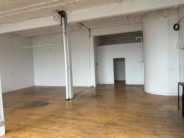 Toronto E01, ON M4M 2A6,9 Davies AVE #301