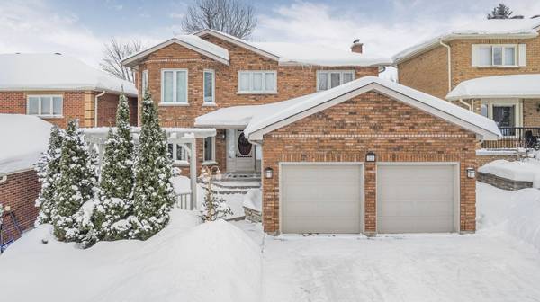 22 Thackeray CRES, Barrie, ON L4N 6J6