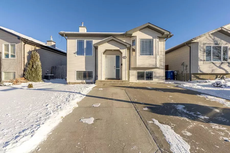 176 Aberdeen RD West, Lethbridge, AB T1J 5B1