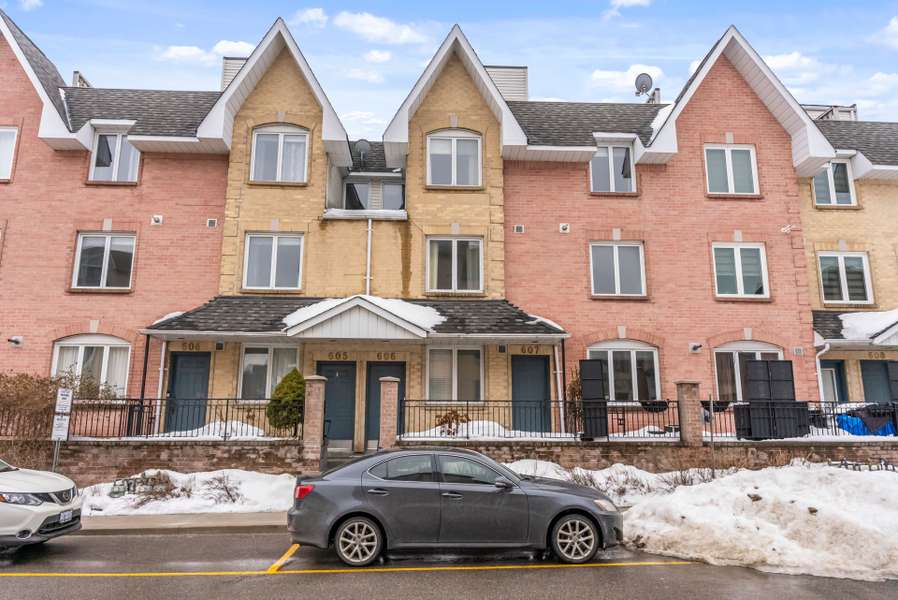 75 Weldrick RD E #606, Richmond Hill, ON L4C 0H9