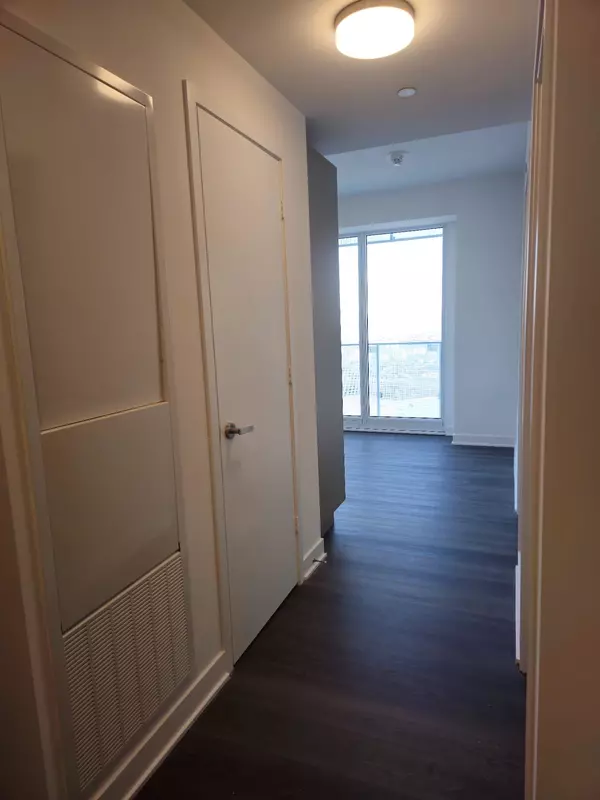 Mississauga, ON L5B 0M3,3900 Confederation Pkwy #3903