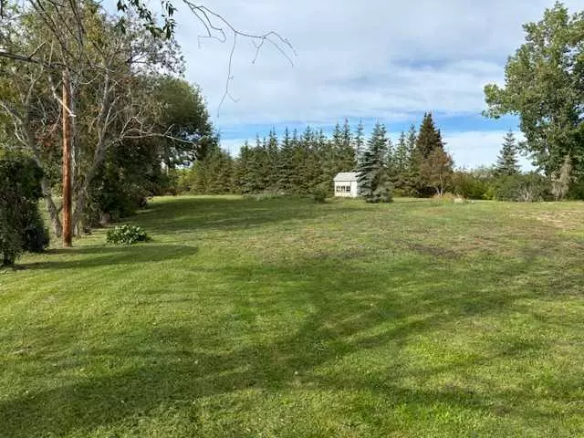 2 Montrose ST, Rural Lacombe County, AB T4L 1X8