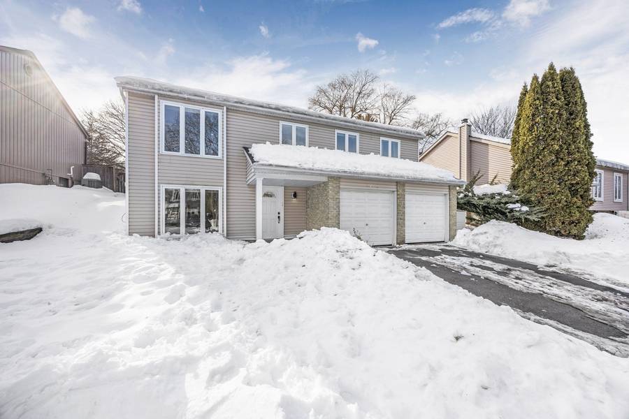 24 Plank RD, East Gwillimbury, ON L9N 1B4