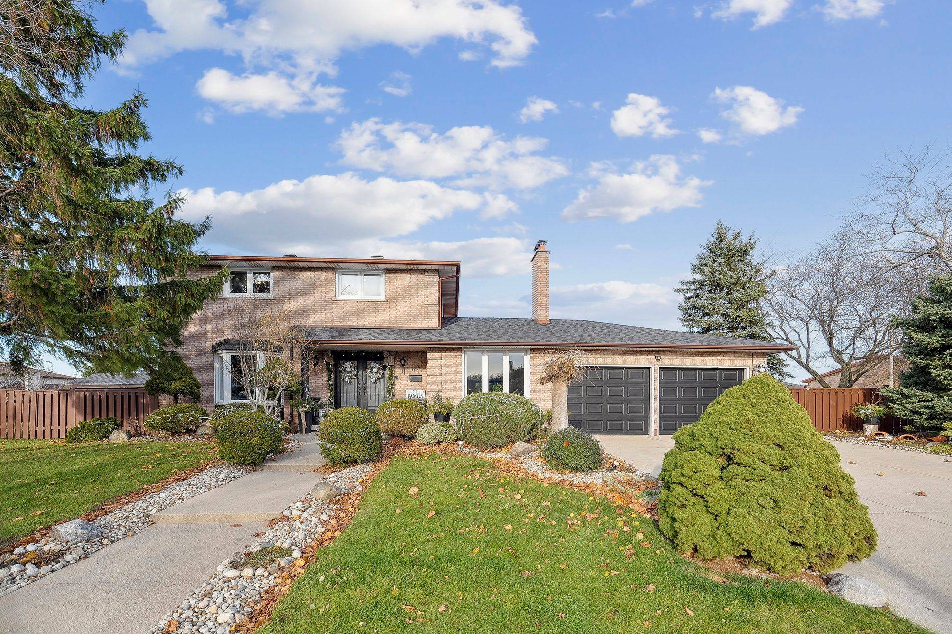 87 Monte DR, Hamilton, ON L8G 4M4