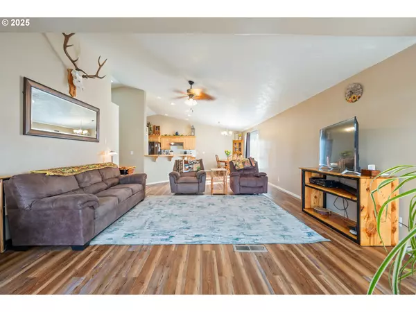 Prineville, OR 97754,830 NE STONERIDGE LOOP